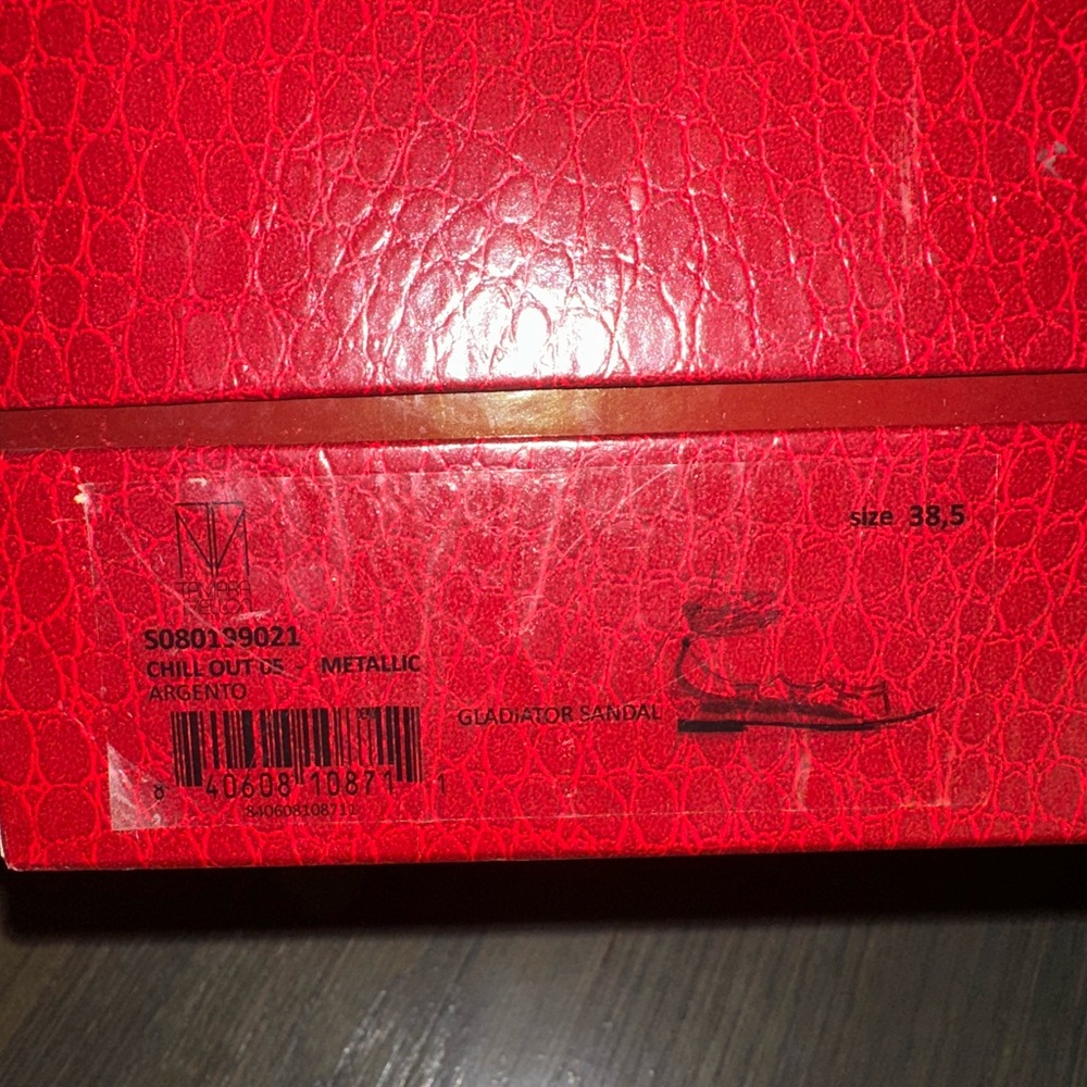Tamara Mellon Chill Out Metallic leather Silver Strappy Sandals Flats size 38.5 - Picture 9 of 9